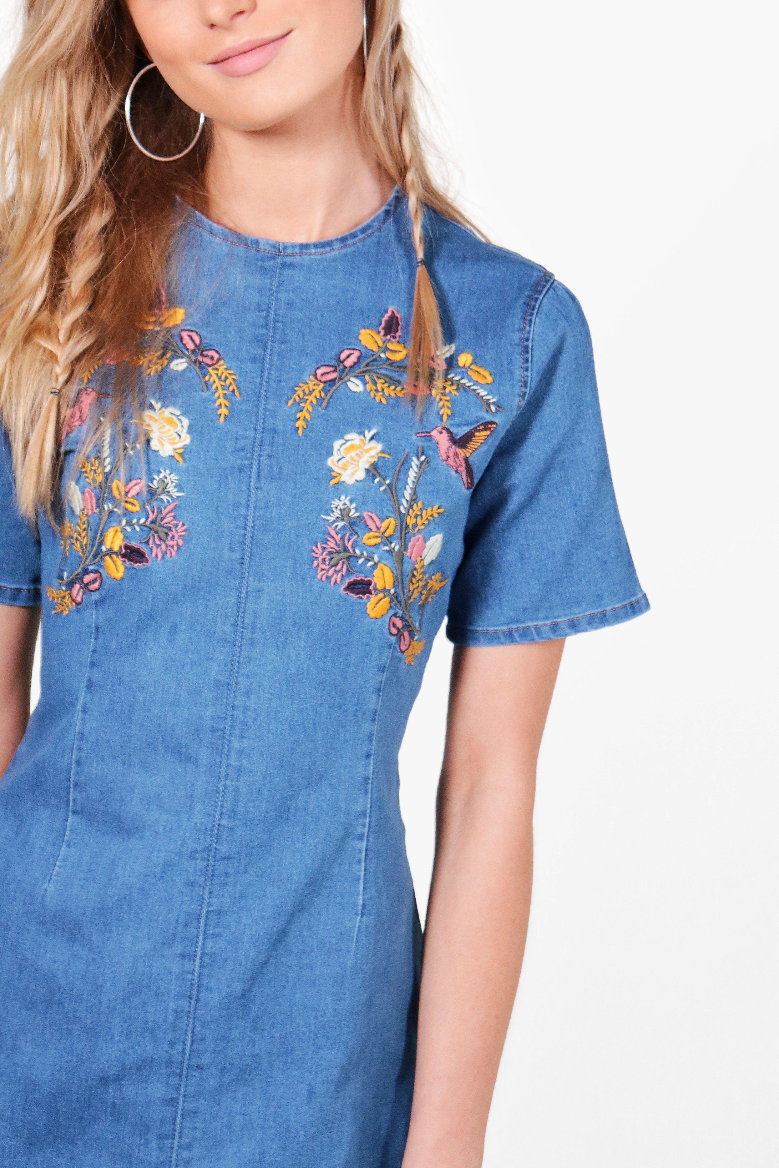 Robe moulante en jean brodee